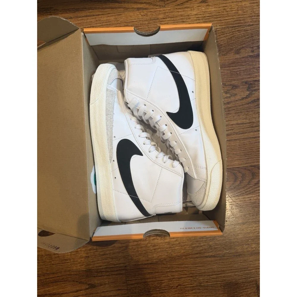 Nike Blazer Mid ’77 VNTG White Black Men’s 9 Women’s 10.5 BQ6806-100